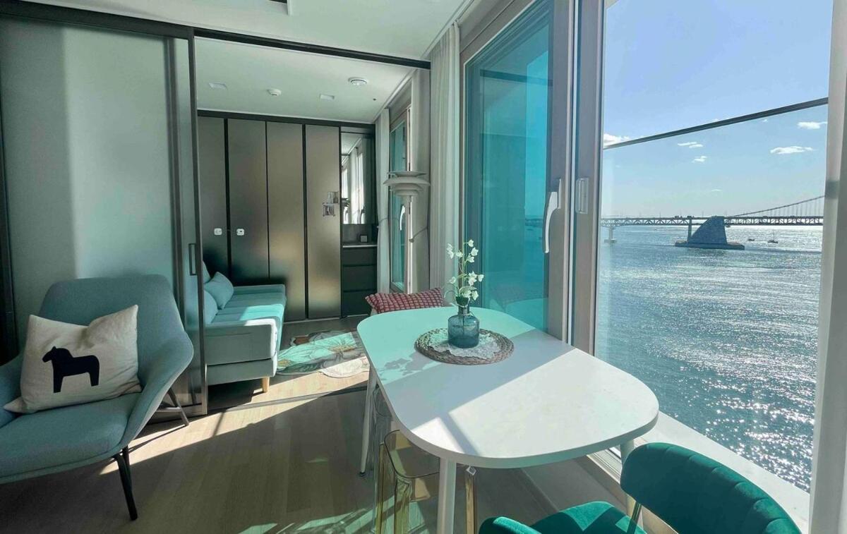 Apartment # Fantastic View Of The Entire Gwangan Bridge # Free Parking # Gym & Sauna Busan