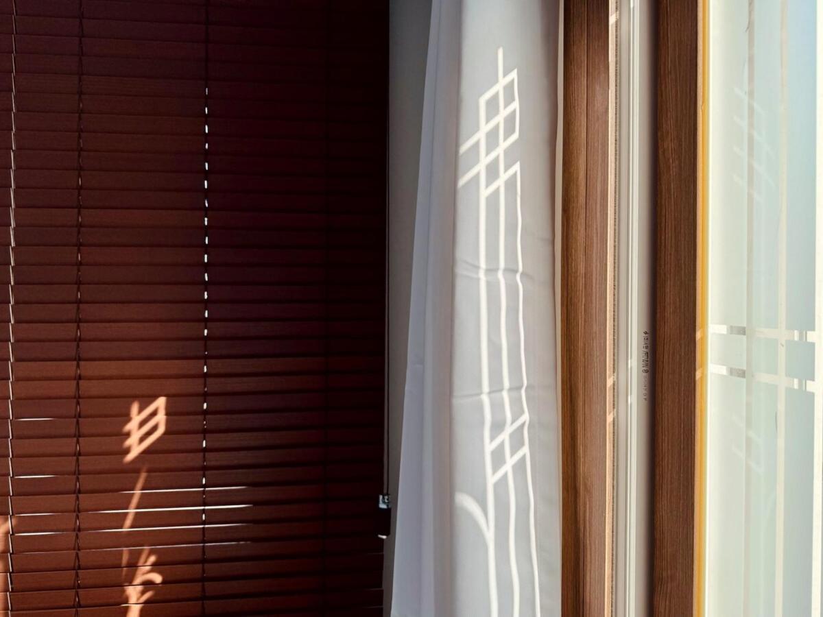 At Home, Sunny Emotional House, Free Parking, 3q Beds, Attic Movie Theater Villa Busan