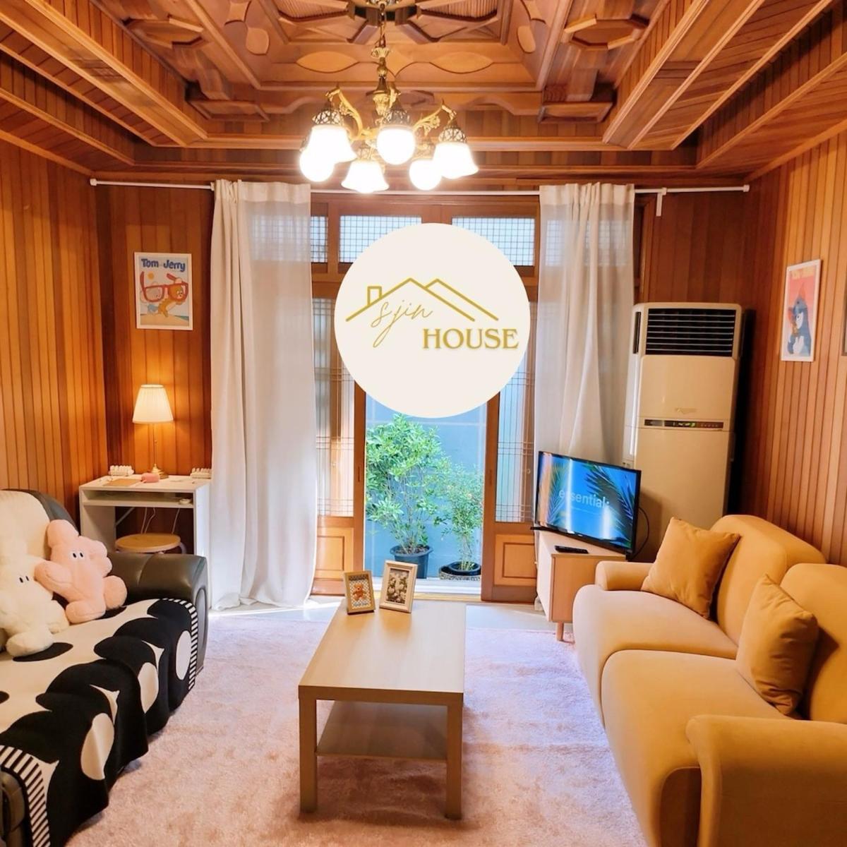 S Jin House Holiday home Busan