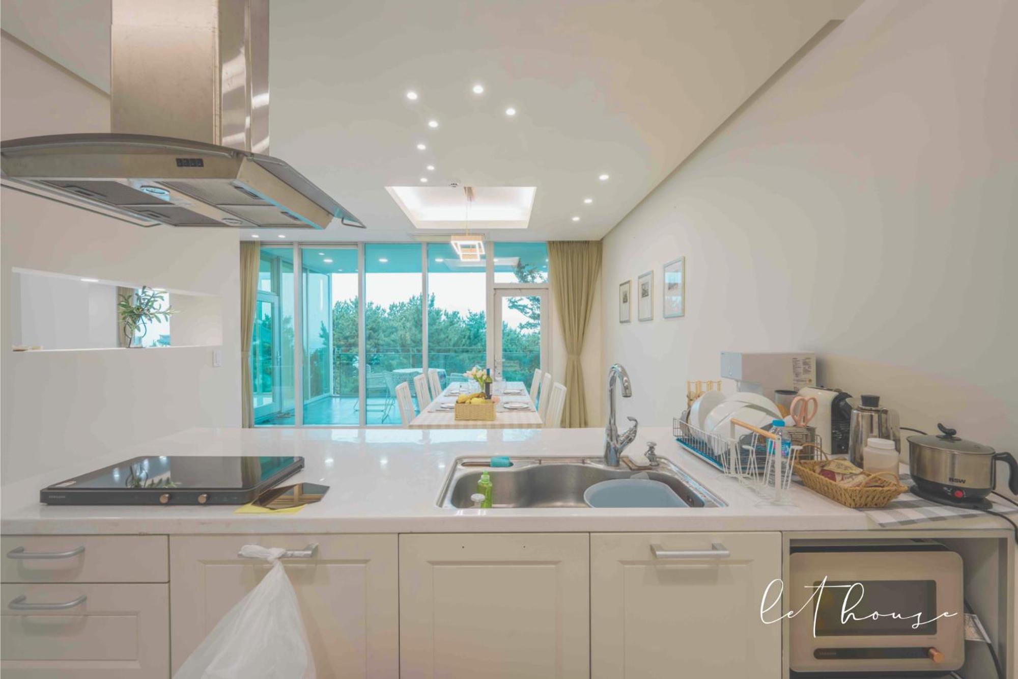 500m2 Ocean View Private Let House