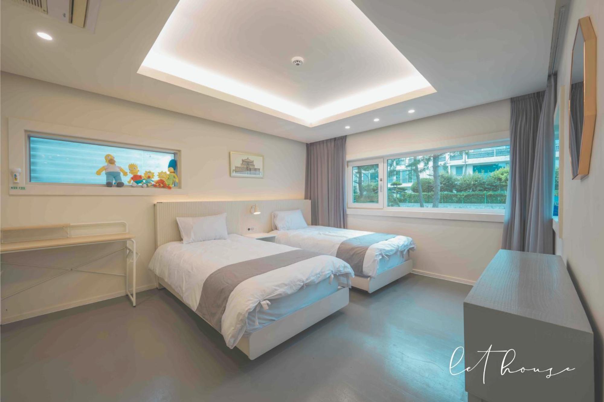 500m2 Ocean View Private Let House *