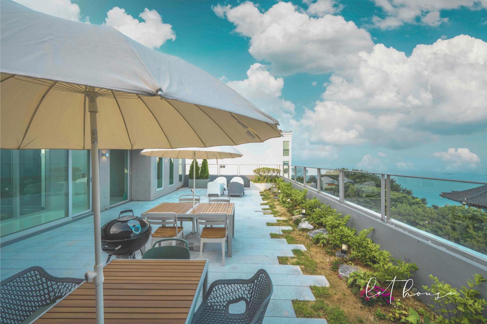 500m2 Ocean View Private Let House