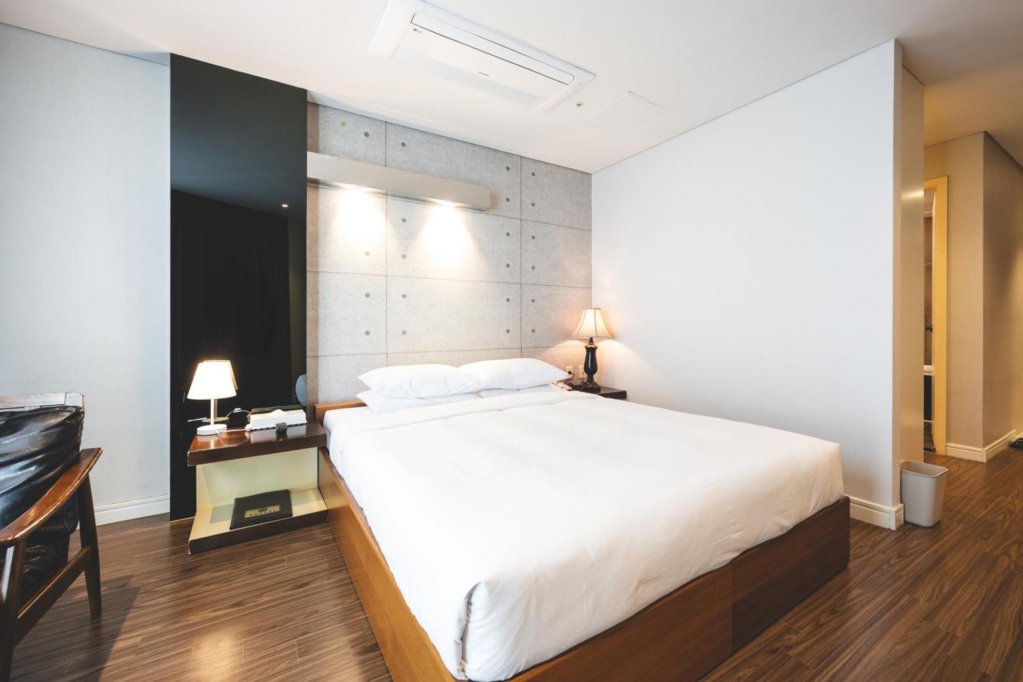 Sunset Hotel 3*