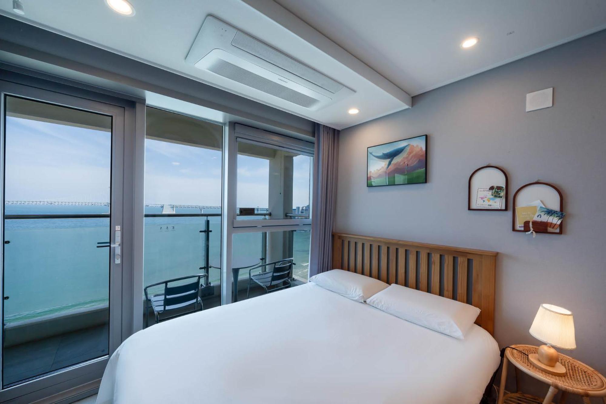 The First Hyoistay Gwangan Hotel