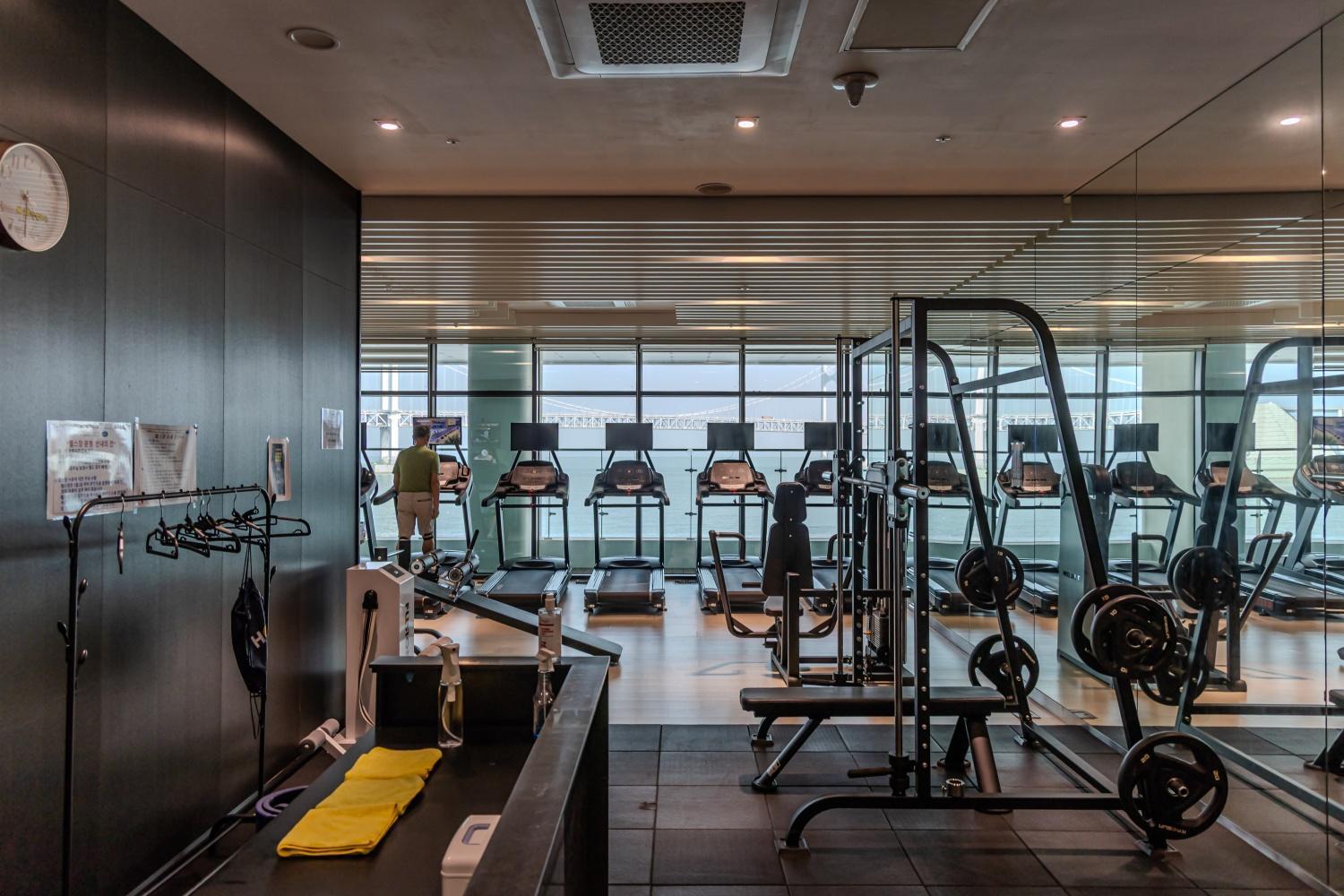 1 Minute To The Beach! Free Parking! Sauna And Gym Apartment Busan