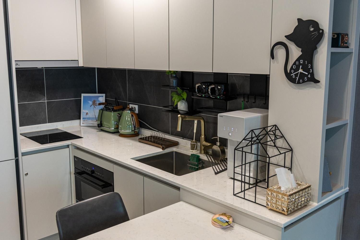 1 Minute To The Beach! Free Parking! Sauna And Gym Apartment *