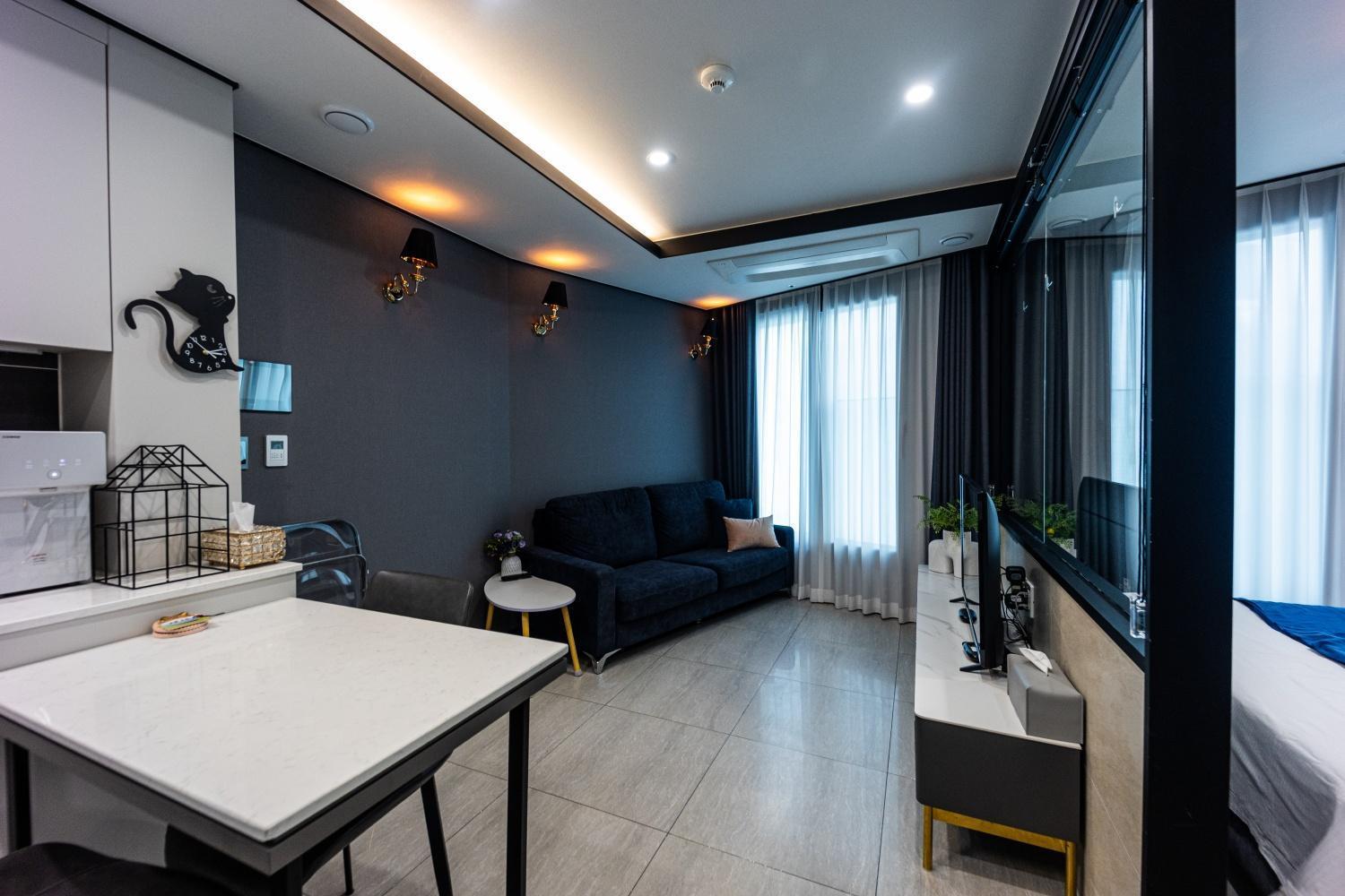 1 Minute To The Beach! Free Parking! Sauna And Gym Busan
