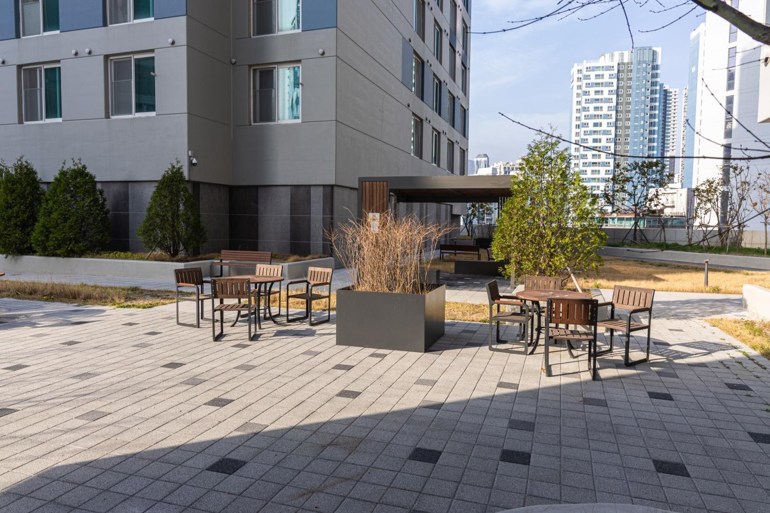 1 Minute To The Beach! Free Parking! Sauna And Gym