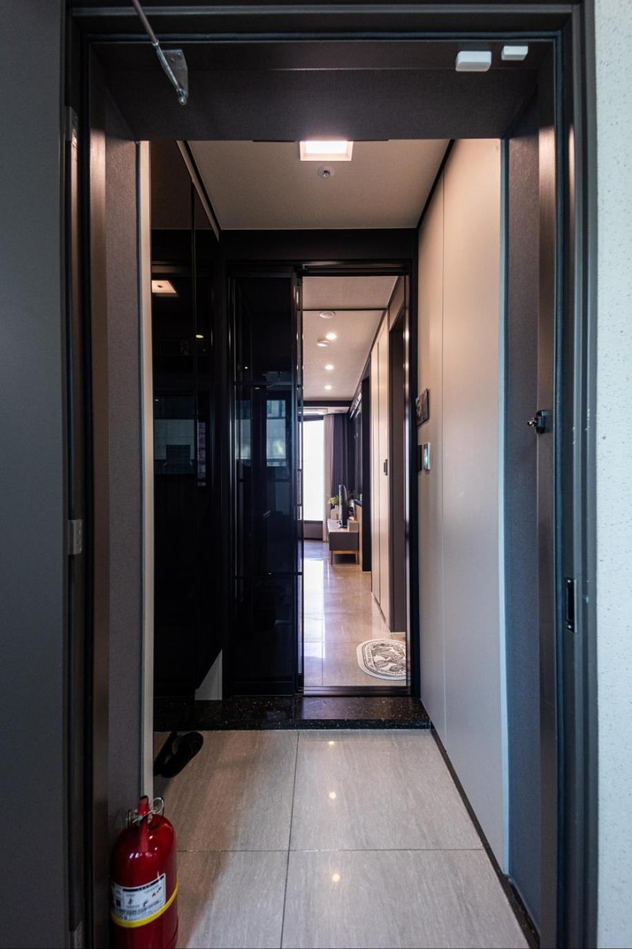 Apartment 1 Minute To The Beach! Free Parking! Sauna And Gym *