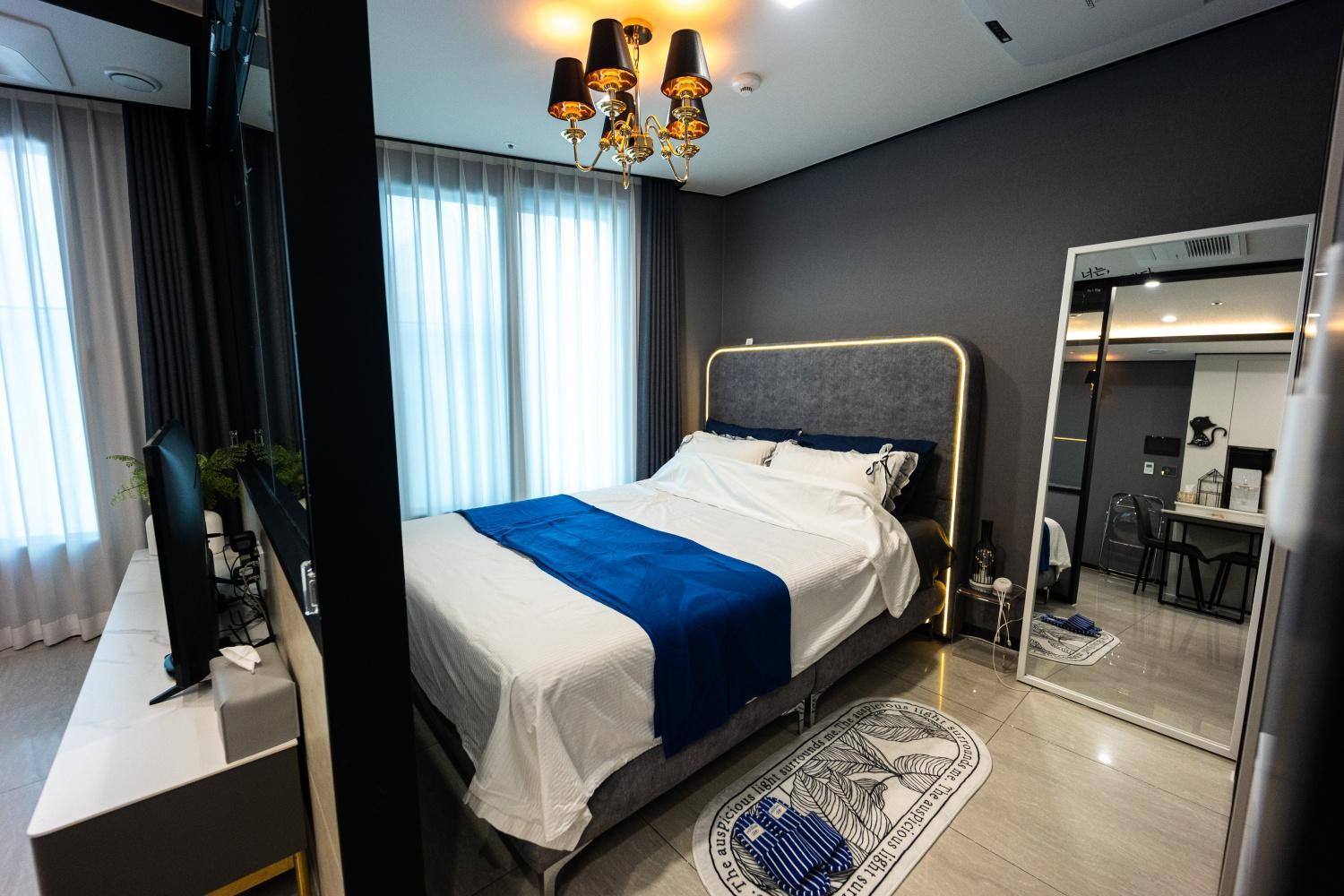 1 Minute To The Beach! Free Parking! Sauna And Gym Busan