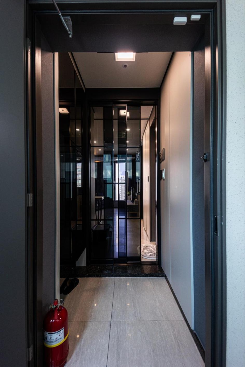 1 Minute To The Beach! Free Parking! Sauna And Gym * Busan