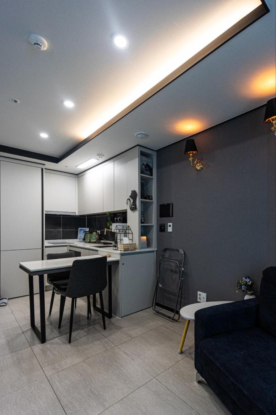 1 Minute To The Beach! Free Parking! Sauna And Gym *
