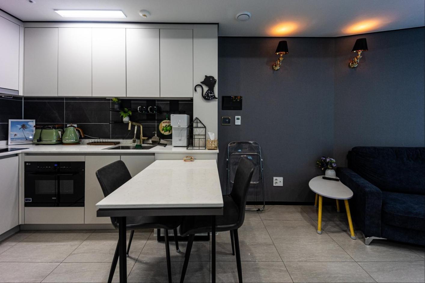 1 Minute To The Beach! Free Parking! Sauna And Gym Apartment