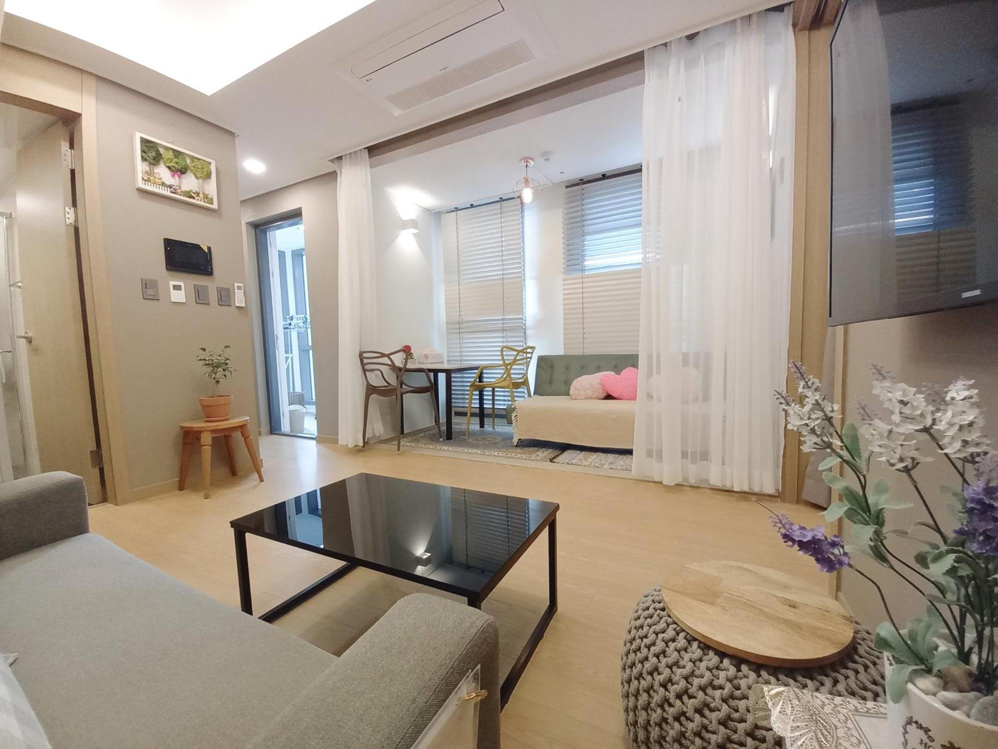 Apartment 해운대호텔 Haeundae Haeundae 해변가 Haeundae Subway Station *