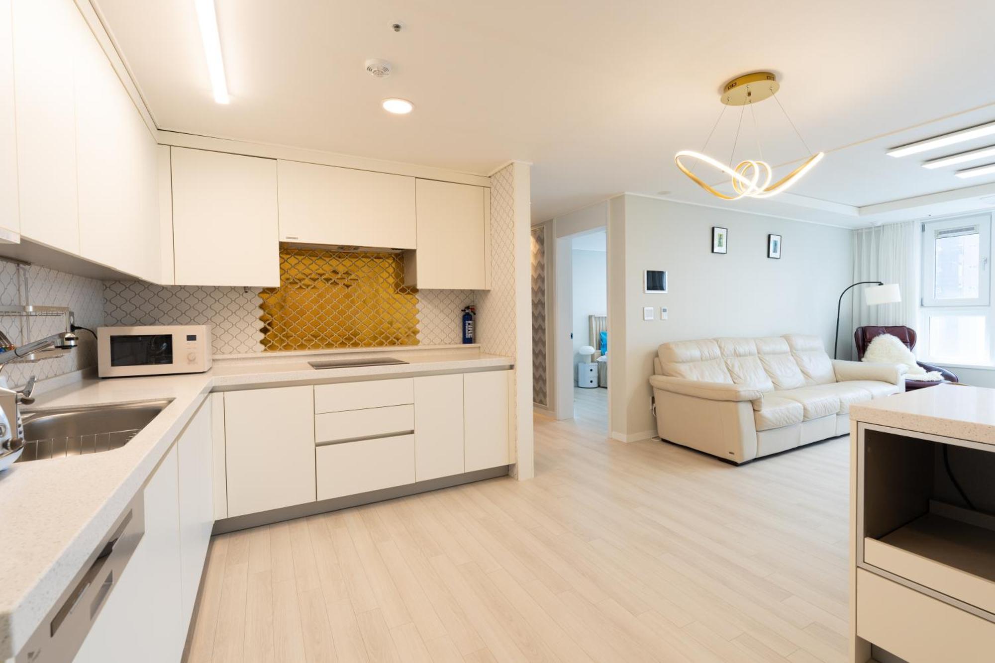 New 34py 3min To Haeundae Lg Stanbyme & Styler Netflix & Sky Capsule *