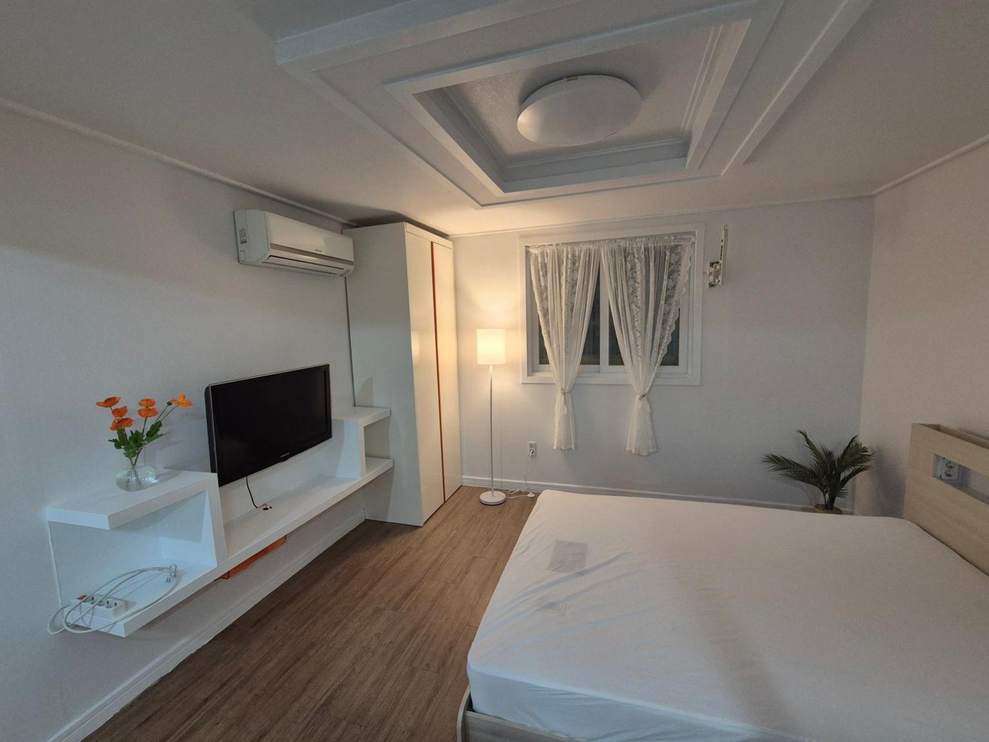 Guest house Small And Pretty House Near Station, Pet-friendly, Suitable For 2 People