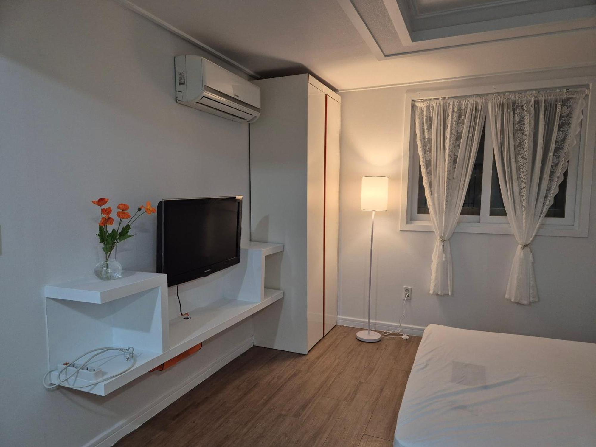 Guest house Small And Pretty House Near Station, Pet-friendly, Suitable For 2 People