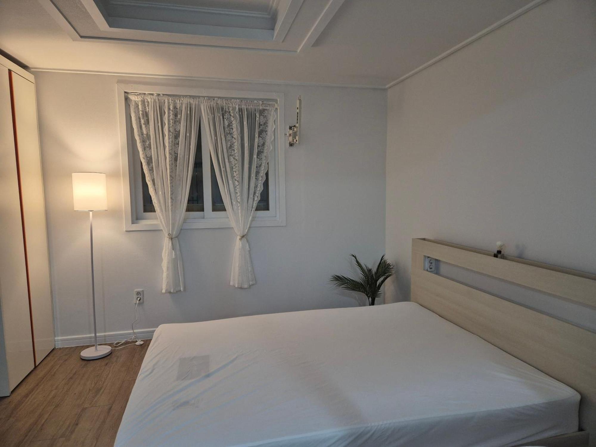 Small And Pretty House Near Station, Pet-friendly, Suitable For 2 People Busan