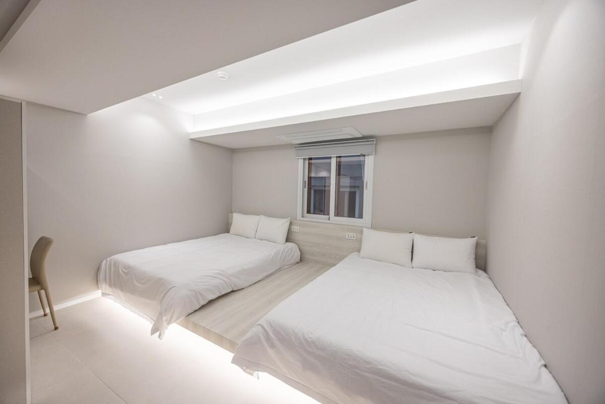 2f 4bathrooms, 9beds, 7-16 Persons Team Apartment