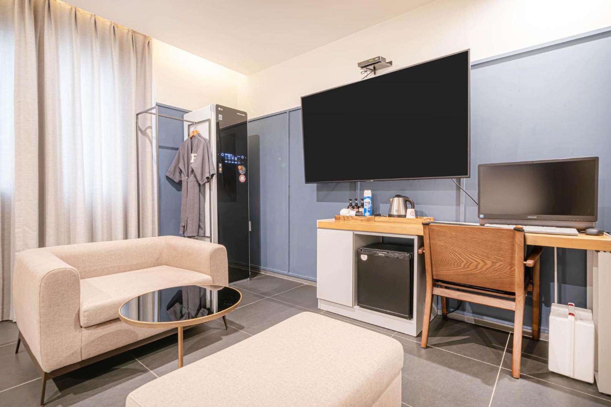 Brown Dot Busanjin Station Hotel *