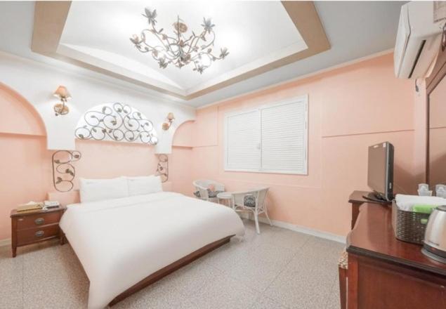 Songjeong Bay Capsule hotel *