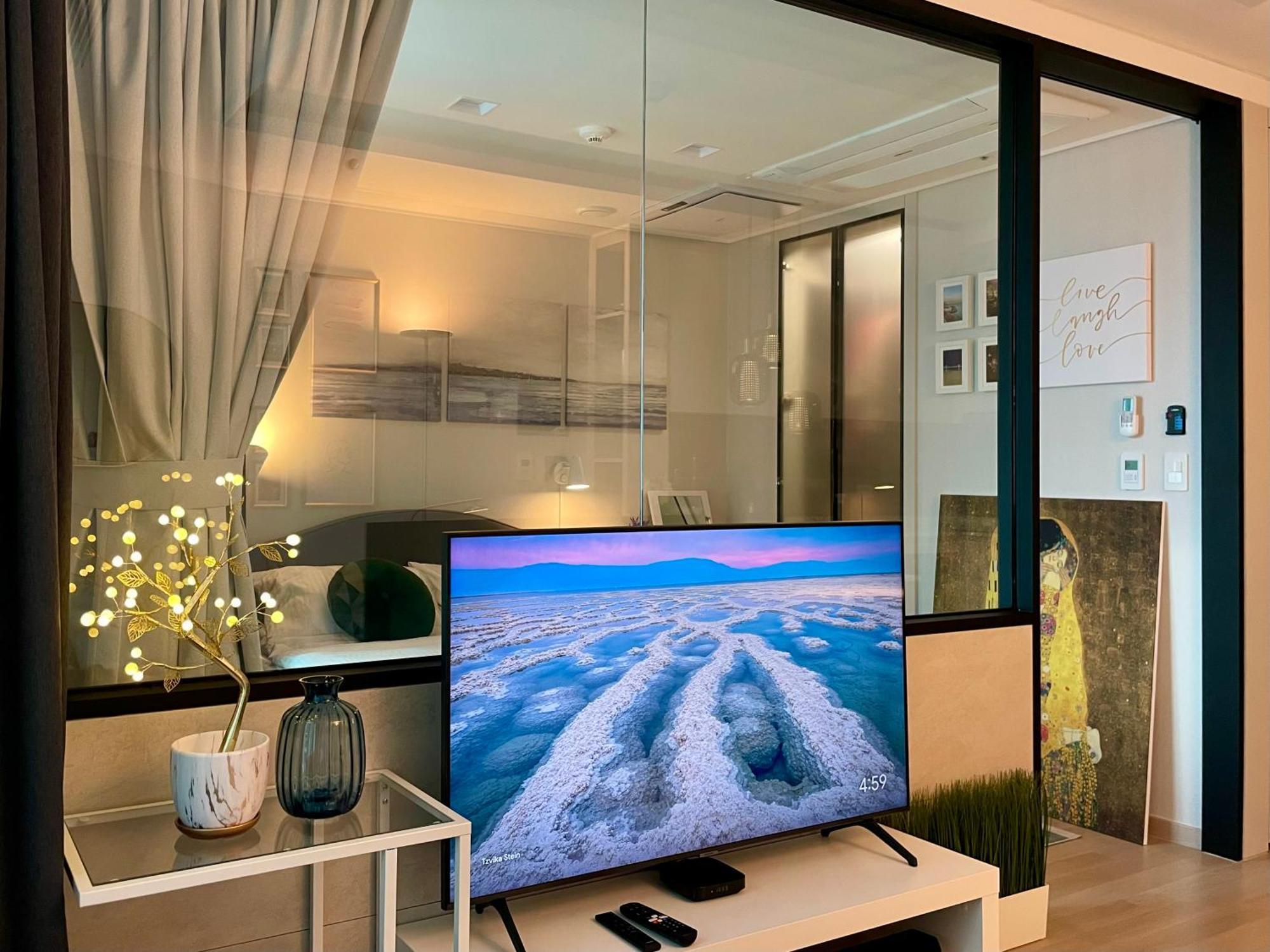 Ocean Front Apartment *