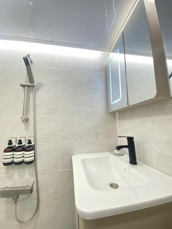 # 3room # 4bed # Gwangalli # Maximum 8 # Netflix # 120 Inch Beam Apartment *