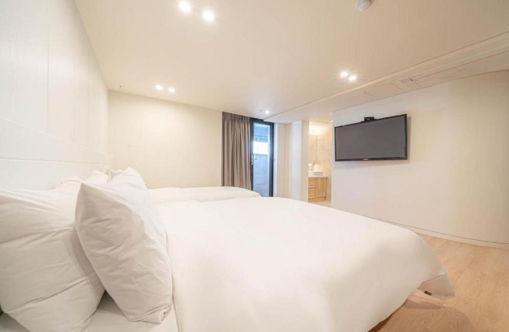 Hotel H Moment Yeonsan *