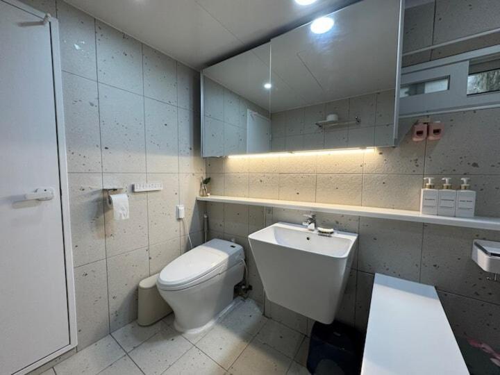 Blue, Songdo Holiday home