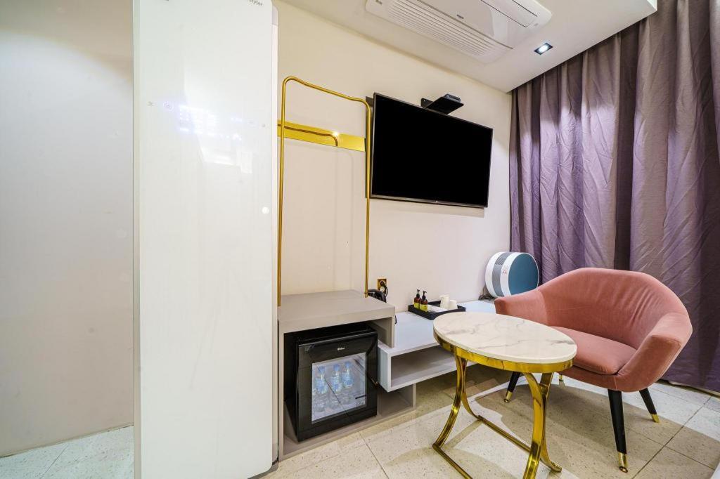 Den Basta Bifc Motel