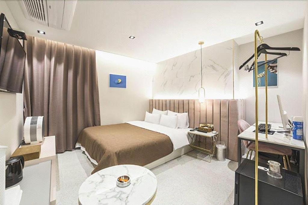 Den Basta Bifc Motel 3*