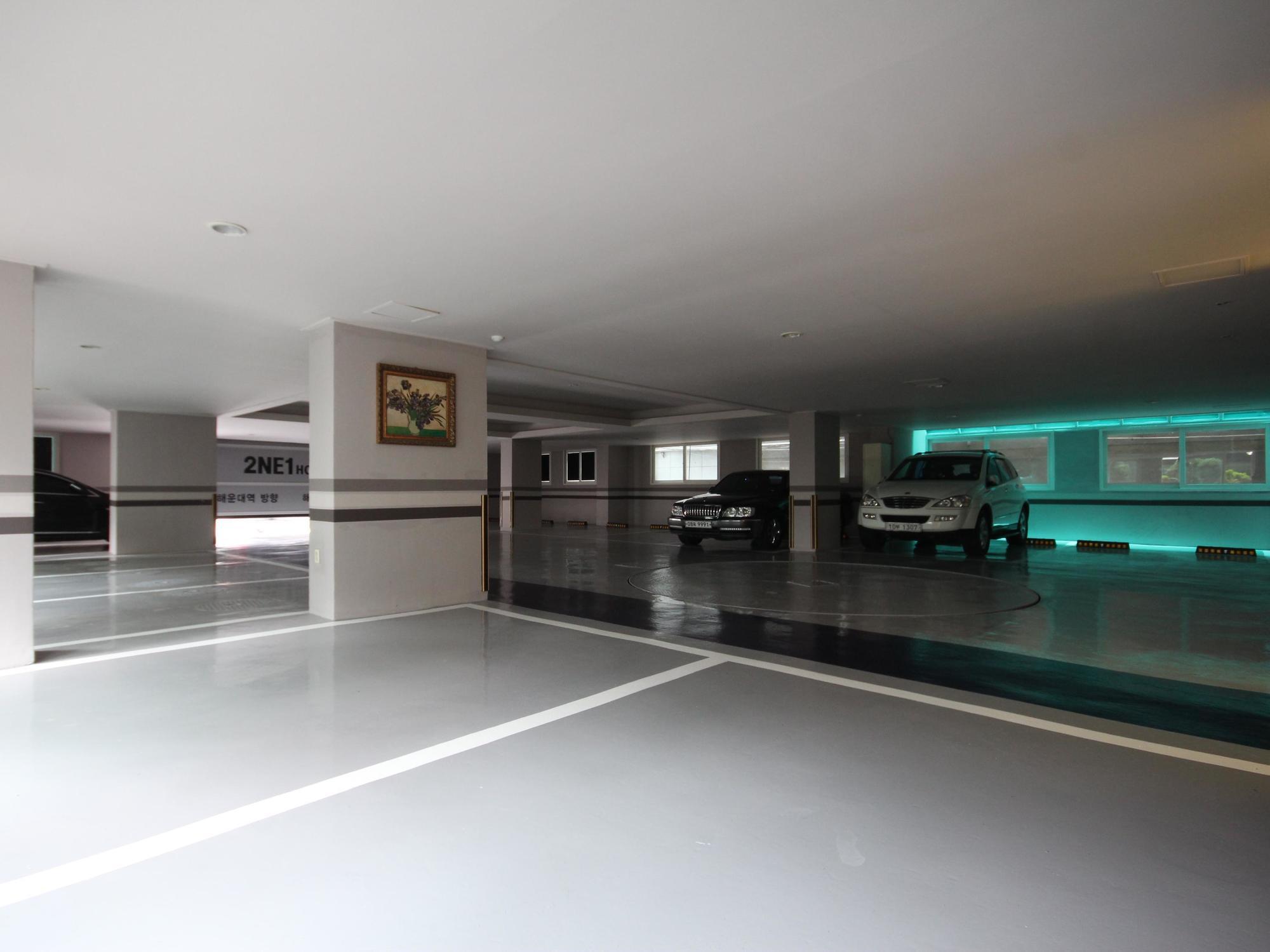 2ne1 Hotel