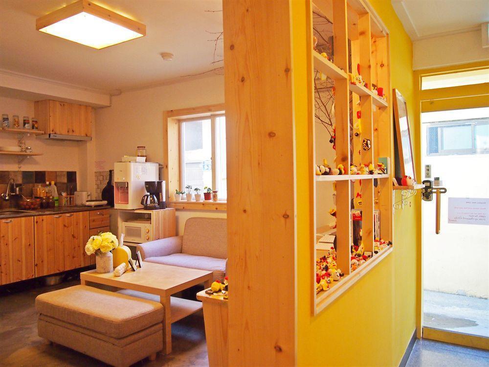 710 Yellow Hostel *