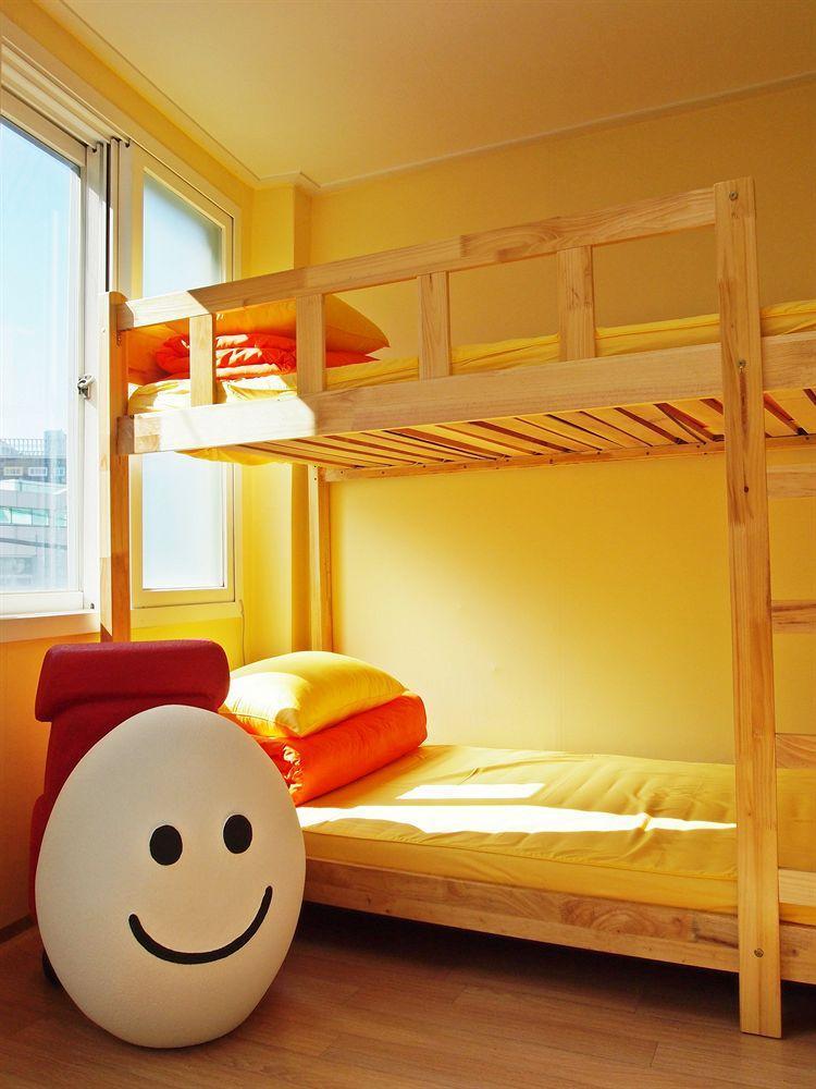 710 Yellow Hostel