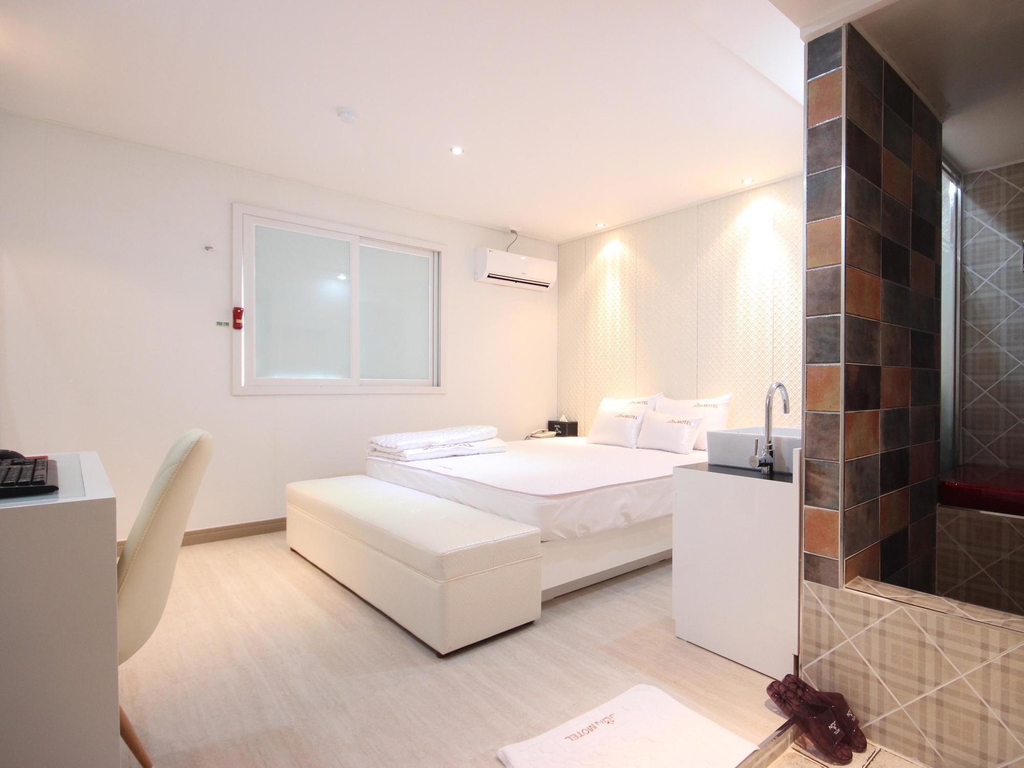 Motel June Haeundae 2*