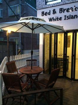 Hostel White Island Bed & Breakfast