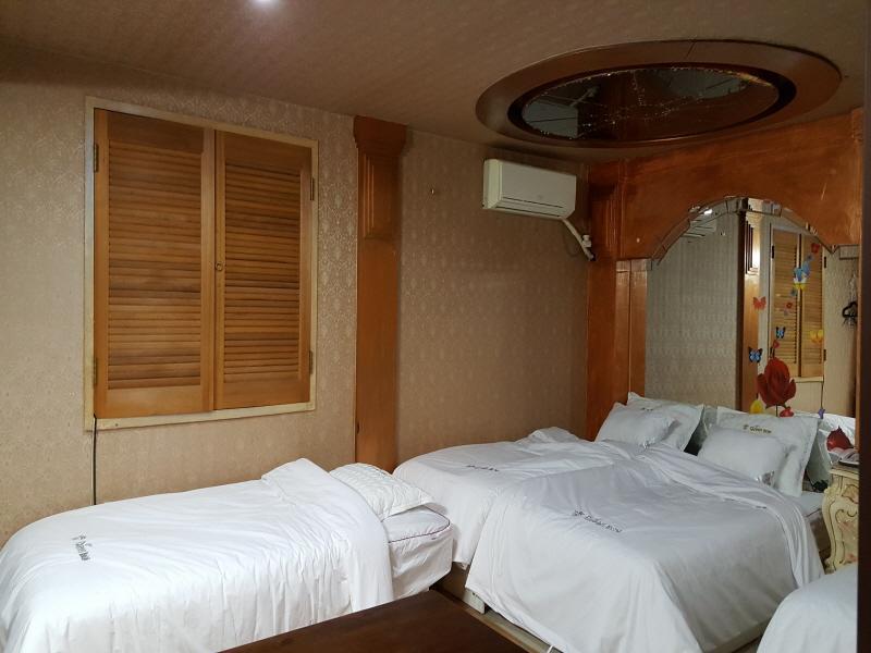 Queen Motel 2*