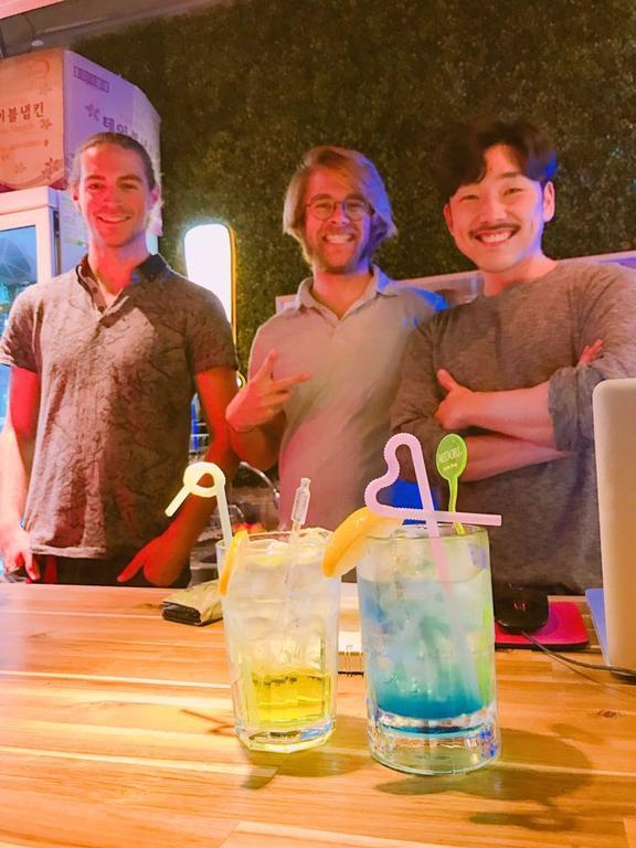 Hostel Check And Out & Pub *