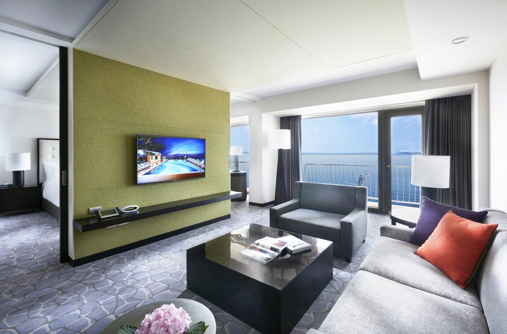 Paradise Hotel