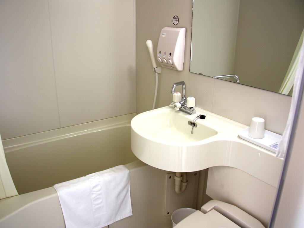 Hotel Toyoko Jungang Station 3*