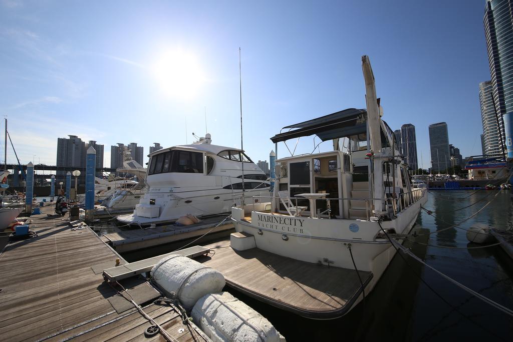 Marine City Club Yacht Botel Busan