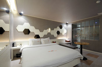 2 Heaven Hotel