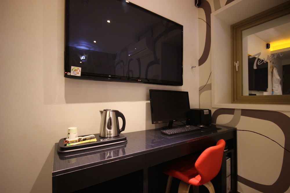 Hotel Seven