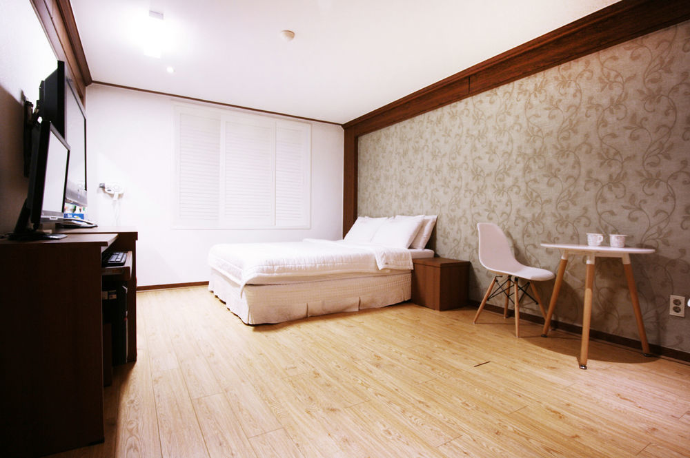 Orange Hotel