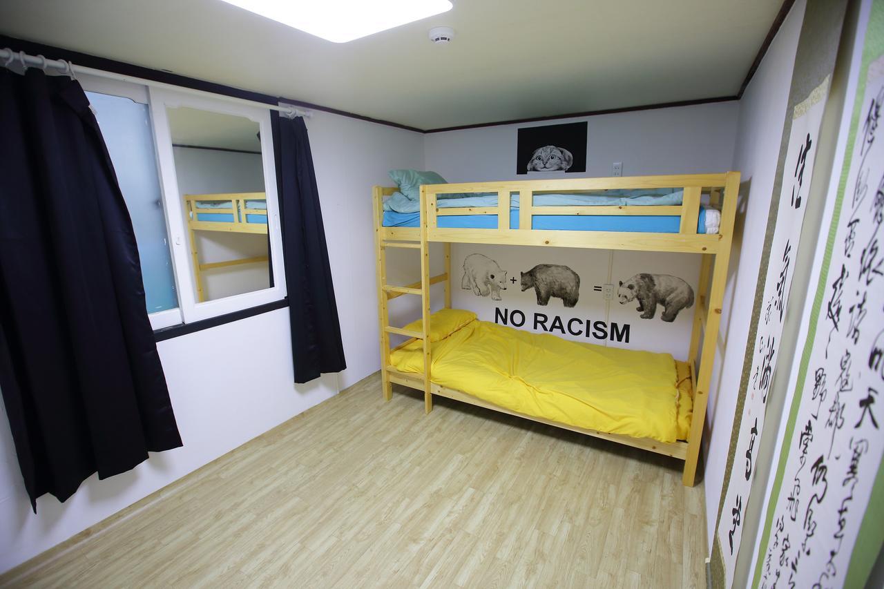 Vesta Hostel *