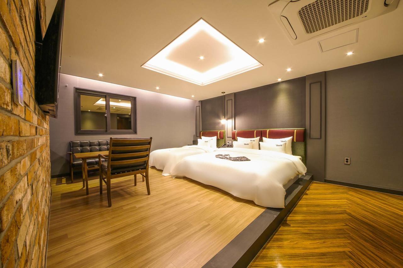 Smith Motel Busan