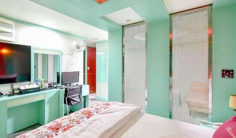 Click 21 Motel