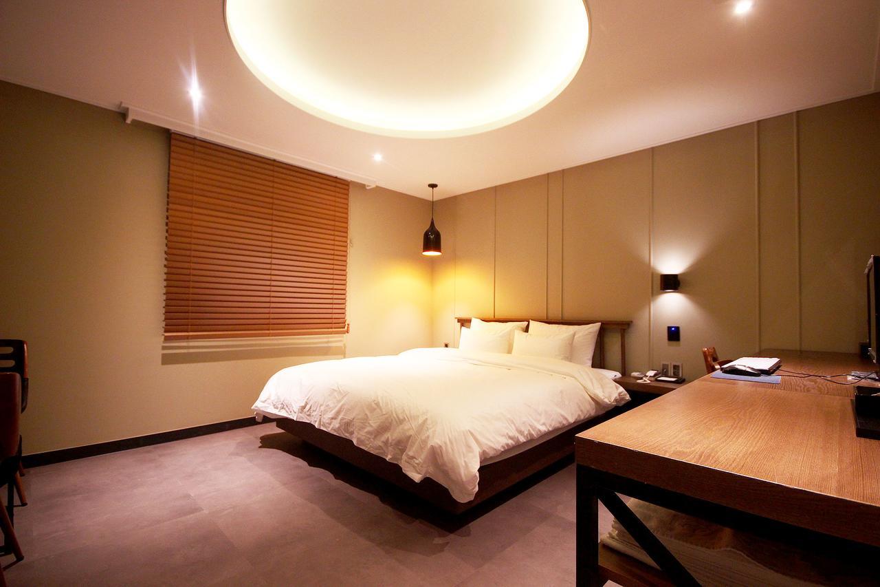 Mango Hotel