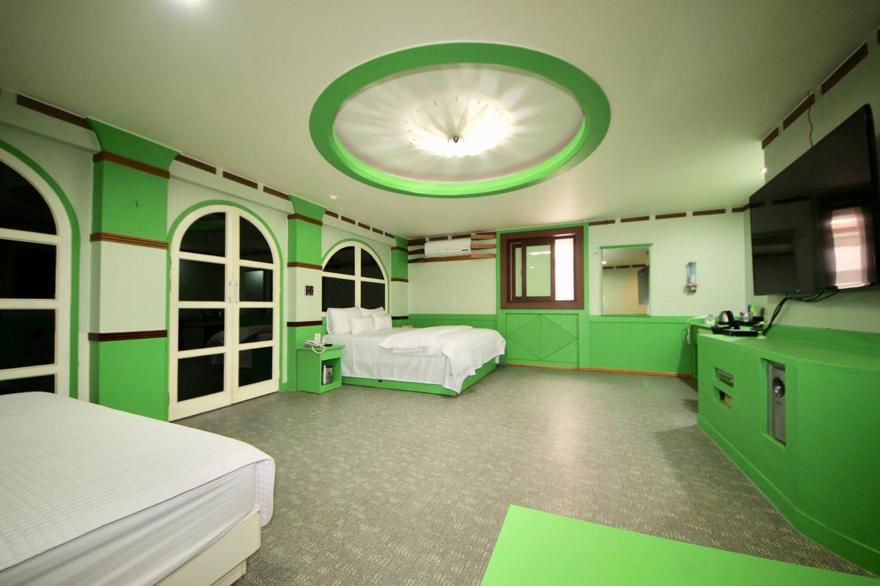 Click 21 Motel