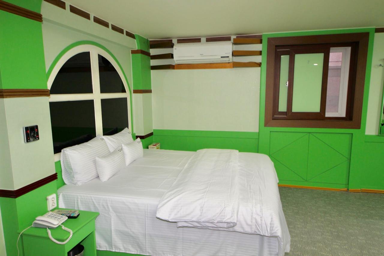 Click 21 Motel
